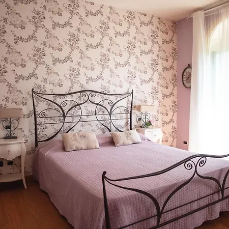 La Casa Vecchia Bed & Breakfast *